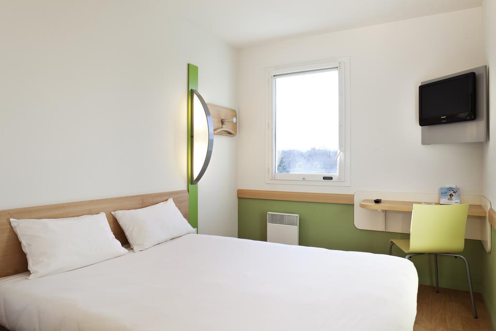 Ibis Budget Mantes-La-Jolie Room photo